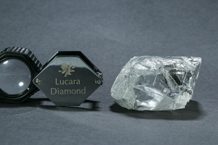 LUCARA ANNOUNCES RECOVERY OF 692 CARAT WHITE GEM QUALITY DIAMOND FROM THE KAROWE MINE IN BOTSWANA (CNW Group/Lucara Diamond Corp.)