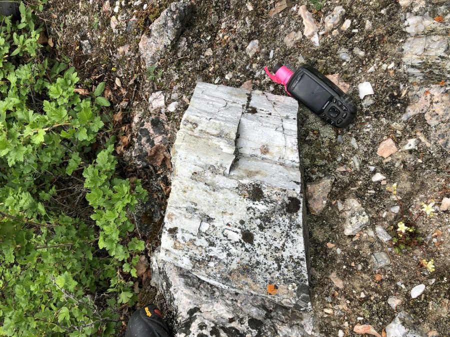 Large spodumene crystal from the Moose 2 pegmatite, DeStaffany Project, Northwest Territories. (CNW Group/North Arrow Minerals Inc.)