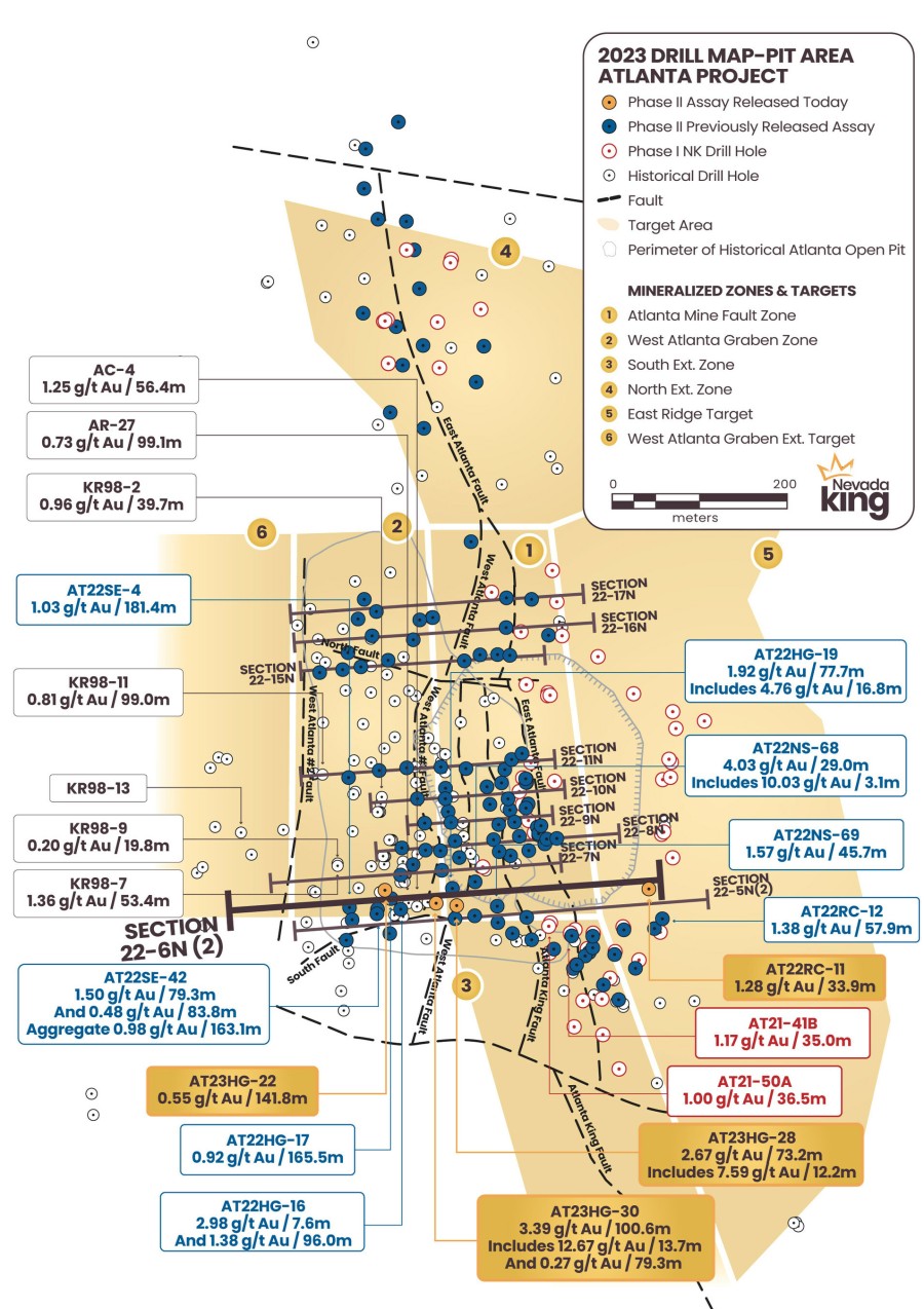 Figure 1. Location map for holes reported in this news release along updated drill section22-6N(2) relative to the perimeter of the historical Atlanta Pit and footprint of the Gustavson 2020 NI 43-101 resource. Shallow drillholes on the mine dumps have been removed from the plot for clarity. (CNW Group/Nevada King Gold Corp.)