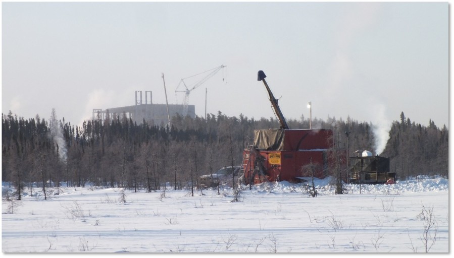Winter drilling of the Tesla Zone while the McIlvenna Bay Mill rises above the treeline to the south. (CNW Group/Foran Mining Corporation)