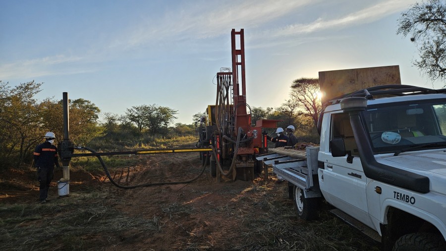The newly optimized RC drilling platform, May 17, 2025 at the Kraaipan Gold Project, Botswana - the platform consists of two vehicles: one air compressor truck that tows the drill as a trailer and one pick-up truck modified to carry the RC drill pipe. Rock and overburden samples are recovered at the base of external cyclone on the left. (CNW Group/North Arrow Minerals Inc.)