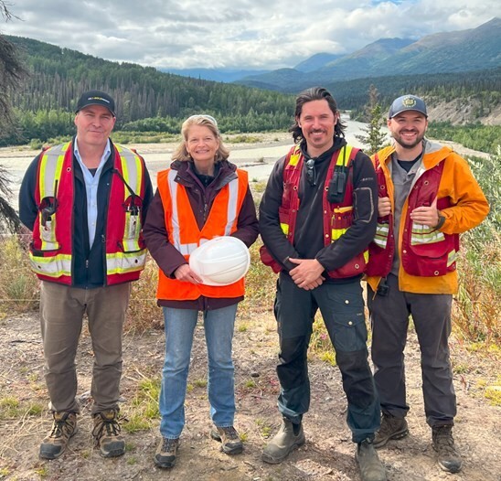 Figure 1  U.S. GoldMining CEO Tim Smith (left) with U.S. Senator Lisa Murkowski (second from left) at the Whistler Gold-Copper Project, alongside Project Geologists Cooper Campbell (second from right) and Evan Margerum (right), August 21, 2025. (CNW Group/U.S. GoldMining Inc.)