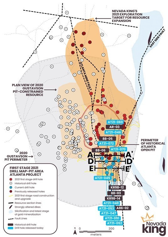 Figure 1. Location of Nevada King’s 2021 RC drill holes relative to historical drill holes and the 2020 Gustavson gold resource zone and pit perimeter. Current historical open pit shown by red hatched line. New holes drilled south of Section A-A’ further extend mineralization 200m southeast of the historical open pit but still within the perimeter of Gustavson’s 2020 conceptual pit model. (CNW Group/Nevada King Gold Corp.)