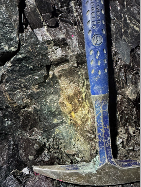 Figure 1: Visible gold in sill access development on 1 Level McVeigh.