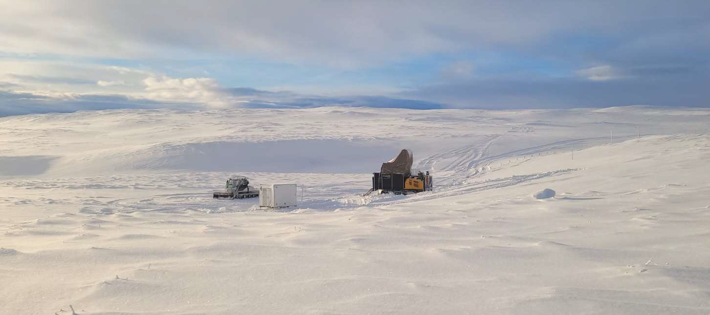 Figure 3. Track-mounted diamond drill rig arriving on location at Kjøli Deeps. (CNW Group/Capella Minerals Limited)